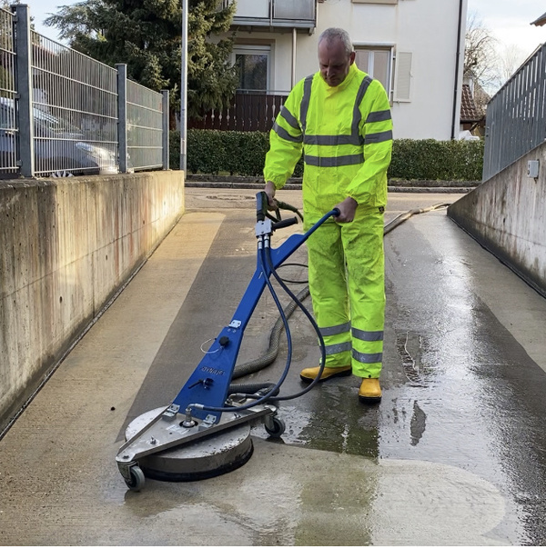 Fl�chenreinigungssystem f�r Hei�- und Kaltwasser-Hochdruckreiniger